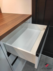 Ořech v kombinaci s bílým leskem