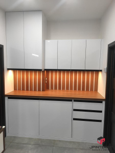 Ořech v kombinaci s bílým leskem