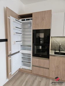 Dub Kendal v kombinaci s bílým Fenixem a kompaktní deskou Pietra černá