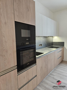 Dub Kendal v kombinaci s bílým Fenixem a kompaktní deskou Pietra černá