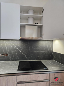 Dub Kendal v kombinaci s bílým Fenixem a kompaktní deskou Pietra černá