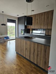 Antracit v kombinaci s dubem sharman