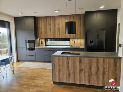 Antracit v kombinaci s dubem sharman