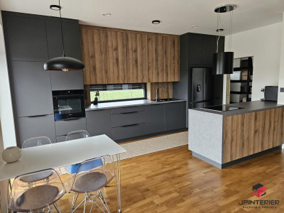 Antracit v kombinaci s dubem sharman