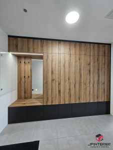 Antracit v kombinaci s dubem sharman